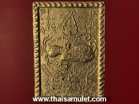 Charm amulet B.E.2543 Phet Phayathorn holy powder amulet with gold color by LP Moon (GOD28)