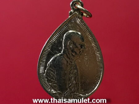 Wealth amulet B.E.2533 Somdej Phra Yannasangworn coin in gold color (MON50)