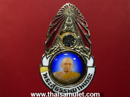 Wealth amulet B.E.2528 Mongkol Phet LP Lersi Lingdam locket with brass pin (MON52)