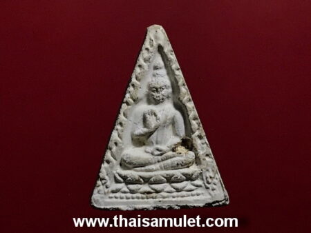 Wealth amulet B.E.2514 Phra Khong Kwan holy powder amulet in triangle imprint (SOM56)