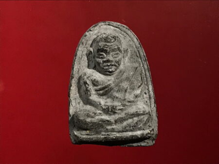 B.E.2507 LP Thuad Marn holy powder amulet in medium imprint (MON162)