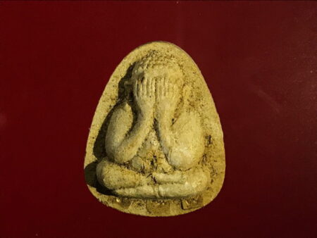 Phra Pidta Plod Nhee holy powder amulet with 3 golden Takrut (PID45)