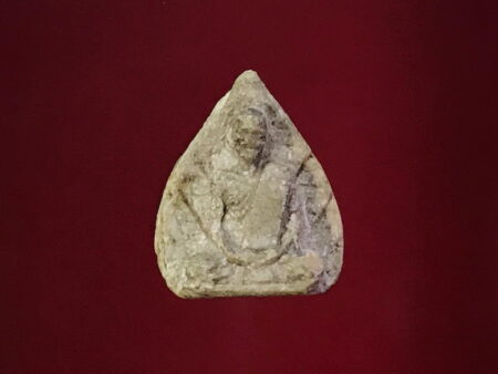 B.E.2513 LP Jao Khun Nor holy powder amulet in Pho’s leaf shape (MON263)