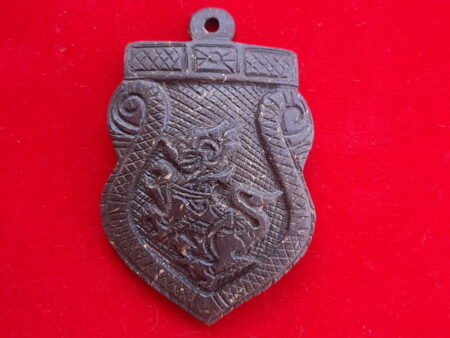 Protect amulet B.E.2552 Singha one eye coconut shell amulet (GOD133)