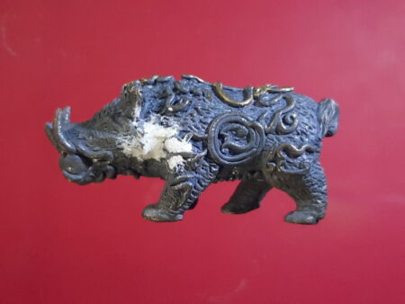 Protect amulet Mhoo Thongdang Khab Kaew or magical pig amulet (GOD137)