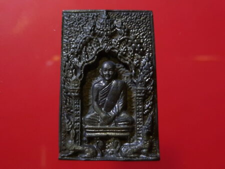 B.E.2519 LP Pae with Soom Singha Nawaloha amulet in beautiful condition (MON301)