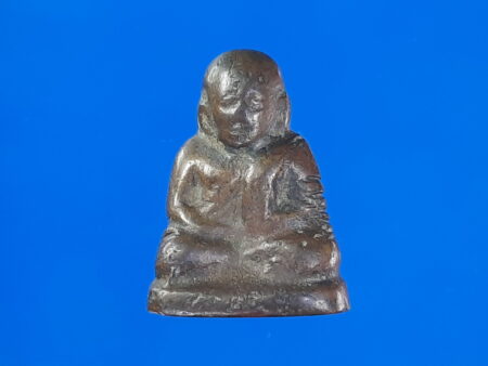 Rare amulet B.E.2456 LP Ngoen brass amulet in popular imprint (MON389)