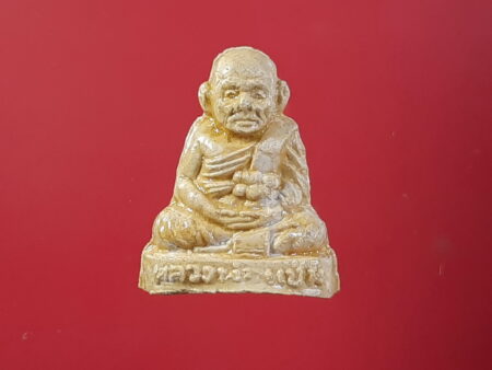 Wealth amulet B.E.2528 LP Cham holy powder amulet in beautiful condition (MON398)