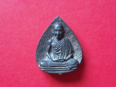 Wealth amulet B.E.2524 LP Kasem Nawaloha coin in Bho’s leaf shape – Changthip batch (MON403)