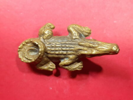 Protect amulet B.E.2519 crocodile brass amulet in Thammang imprint by LP Sanit (GOD219)