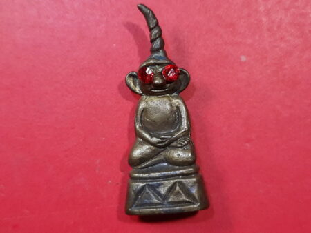 Charming amulet B.E.2548 Ngung brass amulet with red eye by LP Key (GOD227)