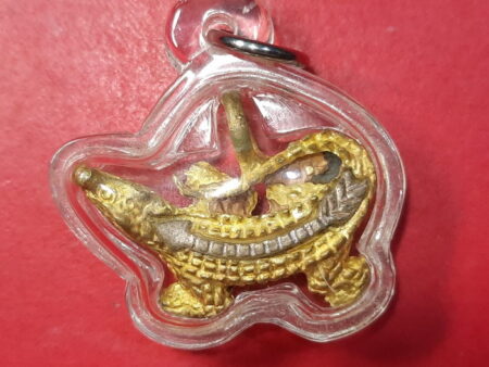 Protect amulet B.E.2528 Jorakhae Junpen or magical crocodile brass amulet by LP Sanit (GOD237)