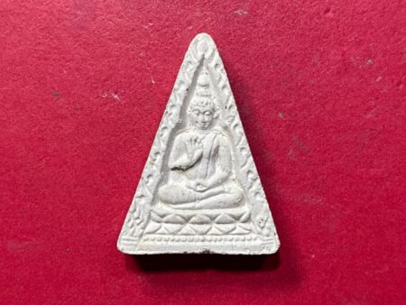 Wealth amulet B.E.2514 Phra Khong Kwan holy powder amulet in triangle imprint (SOM462)