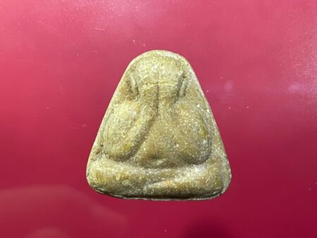Wealth amulet B.E.2522 Phra Pidta holy powder amulet in big imprint by LP Oad (PID158)