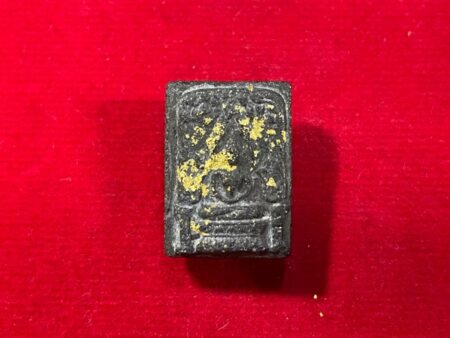 Wealth amulet B.E.2497 Phra Chinnarat Tha Rue holy powder in small imprint by AJ Chum (AJCHUM004)