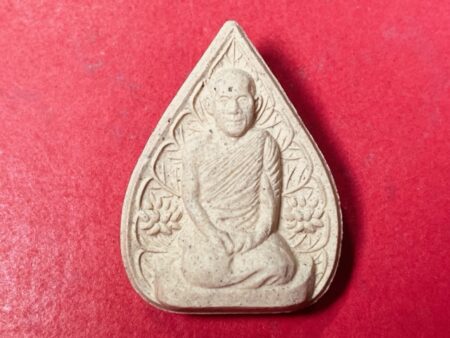 Wealth Thai amulet B.E.2552 LP Jao Khun Nor holy powder amulet in Bai Pho shape (MON624)