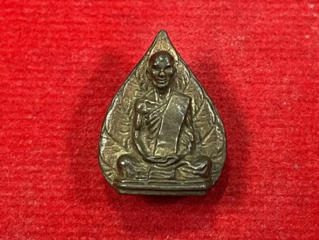 Wealth amulet B.E.2513 LP Jao Khun Nor Nawaloha coin in Bodhi leaf shape with small imprint (MON658)