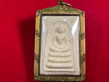 Wealth amulet B.E.2546 Phra Somdej Taek Lai Nga holy powder amulet with gold case – M16 batch (SOM534)
