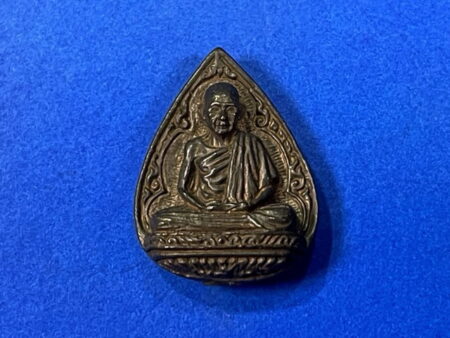 Rare Thai amulet B.E.2526 LP Kasem Nawaloha amulet in Bai Pho shape (MON647)