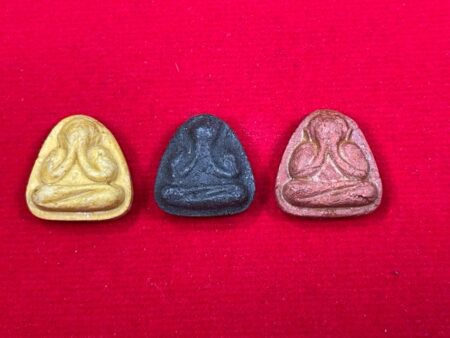 Wealth amulet B.E.2513 set of Phra Pidta Tri Kaew holy powder with 3 color by LP Chob (PID188)