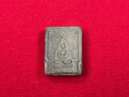 Wealth amulet B.E.2497 Phra Chinnarat Tha Rue holy powder in small imprint by AJ Chum (SOM537)
