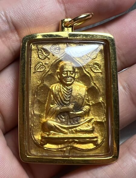 Rare amulet B.E.2535 Somdej Toh golden coin with golden case – restore Buddhist church batch (MON664)