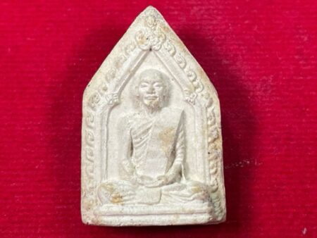Wealth amulet B.E.2513 LP Jao Khun Nor holy powder amulet with beautiful condition – only 2,513 pieces (MON667)