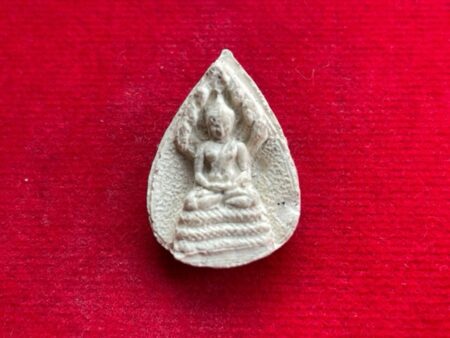 Wealth amulet B.E.2513 Phra Nak Prok holy powder amulet in waterdrop shape by LP Jao Khun Nor (SOM552)