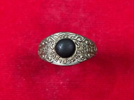 Rare amulet B.E.2528 Waen Khao Taok Phra Ruang or magical ring in beautiful condition by LP Sanit (TAK131)