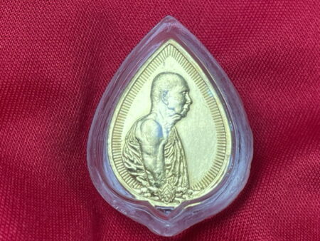 Wealth amulet B.E.2533 Somdej Phra Yannasangworn golden coin in small imprint (MON738)