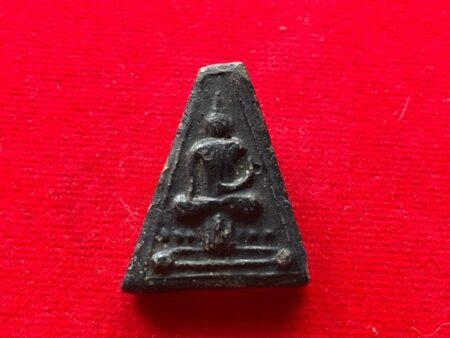Rare amulet B.E.2484 Phra Nang Phaya Indochin holy soil amulet with Yant by LP Thoob (SOM589)