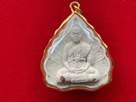 Protect amulet LP Yai holy powder amulet in Bai Pho shape with Lek Lai bead (MON771)