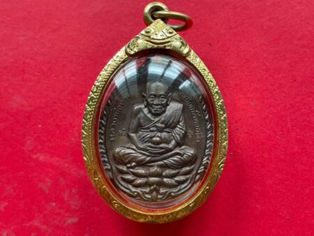 Rare amulet B.E.2532 LP Thuad Poek Lok copper coin with golden case by LP Du (MON770)