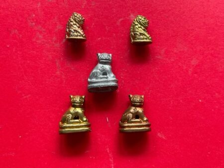 Protect amulet B.E.2560 set of 5 tiger amulets with beautiful condition by LP Somchai (GOD337)