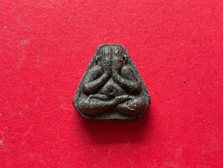 Wealth amulet B.E.2530 Phra Pidta holy powder amulet in beautiful condition – First batch (PID217)