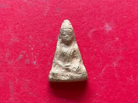 Rare amulet B.E.1800 Phra Ruang Nang baked clay amulet by Wat Chetuphon (SOM634)