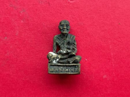 Protect amulet B.E.2536 LP Tae brass amulet with beautiful condition by LP Yam – Sao Ha batch (MON819)