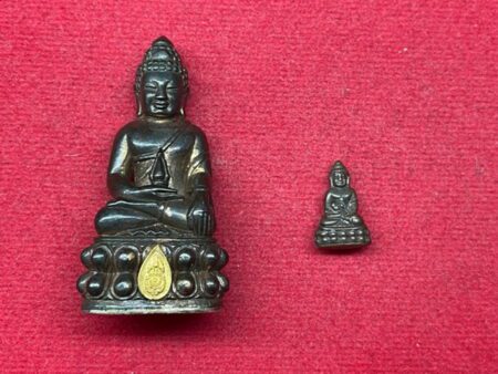 Rare amulet B.E.2545 Phra Kring Naresuan Phet Krub and Phra Chaiwat Naresuan Phet Krub Nawaloha amulets with golden plate (PKR135)