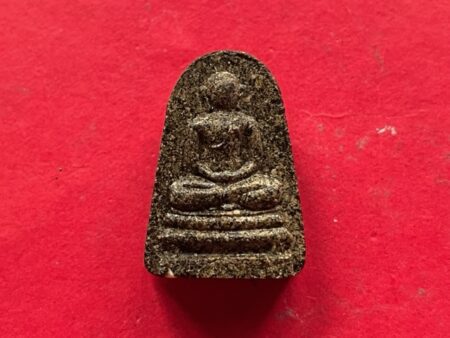 Protect amulet B.E.2533 Phra Phetleek holy powder amulet by LP Maha Wiboon (SOM661)