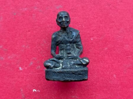 Rare Thai amulet B.E.2516 LP Tae copper coin with beautiful condition (MON920)