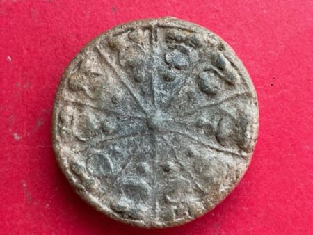 Rare amulet B.E.2490 Phra Ngob Nam Oil or Phra Chao Sip Phra Ong baked soil amulet by LP Yim (SOM704)