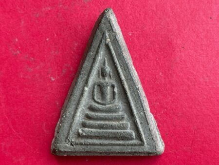 Wealth Thai amulet B.E.2495 Phra Somdej Bai Lan powder amulet in triangle imprint by LP Nark (SOM711)