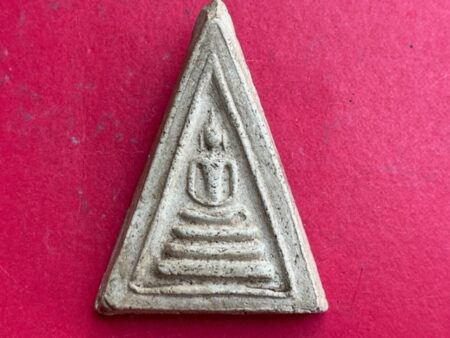 Wealth Thai amulet B.E.2495 Phra Somdej amulet in triangle imprint by LP Nark (SOM710)