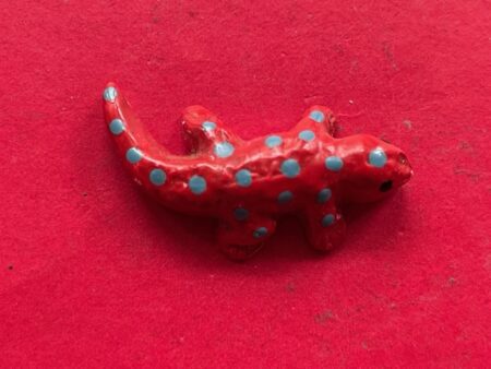 Wealth amulet B.E.2548 Tukkae Maha Lap or gecko holy soil amulet by LP Lum (GOD388)