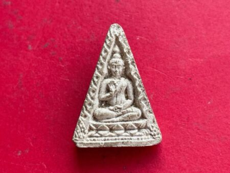 Wealth amulet B.E.2514 Phra Khong Kwan holy powder amulet in triangle imprint by Wat Paknam (SOM749)