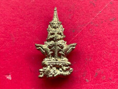 Wealth amulet B.E.2551 Thao Wet Suwan alapaca amulet with beautiful condition by LP Kalong (GOD409)