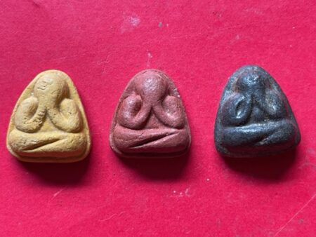 Wealth amulet B.E.2512 set of Phra Pidta Tri Kaew holy powders in 3 color by LP Chob (PID271)
