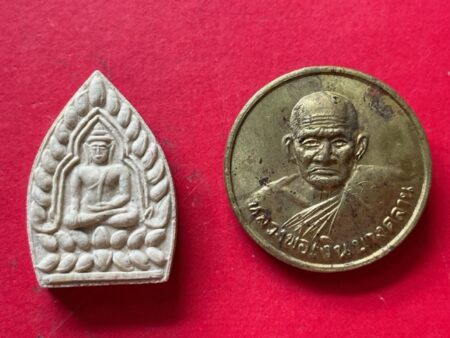 Wealth amulet B.E.2536 Phra Jao Sua holy powder amulet with LP Ngone coin – Sirilokkanat batch (MON907)