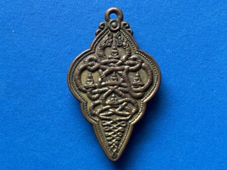 Wealth amulet B.E.2500 Nak Kiew Phra Chao Ha Phra Ong copper coin by LP Lek (GOD437)