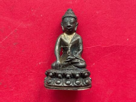 Wealth amulet B.E.2539 Phra Kring Khum Sap Nawaloha amulet with silver base by LP Phut (PKR183)